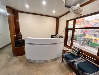 Hotel Sunshine,Old Delhi Gurgaon Road/Sector 14,3 star
