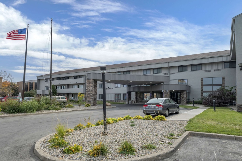 comfort inn and suites north at the pyramids