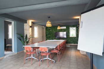 pernes les fontaines