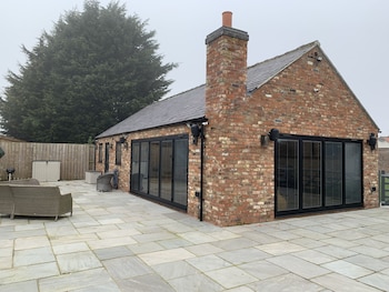 luxury studio cottage at foot of yorkshire wolds