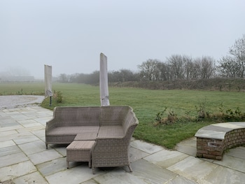 luxury studio cottage at foot of yorkshire wolds