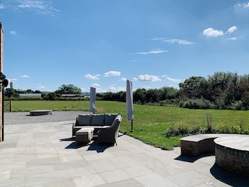 luxury studio cottage at foot of yorkshire wolds