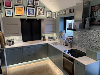 luxury studio cottage at foot of yorkshire wolds