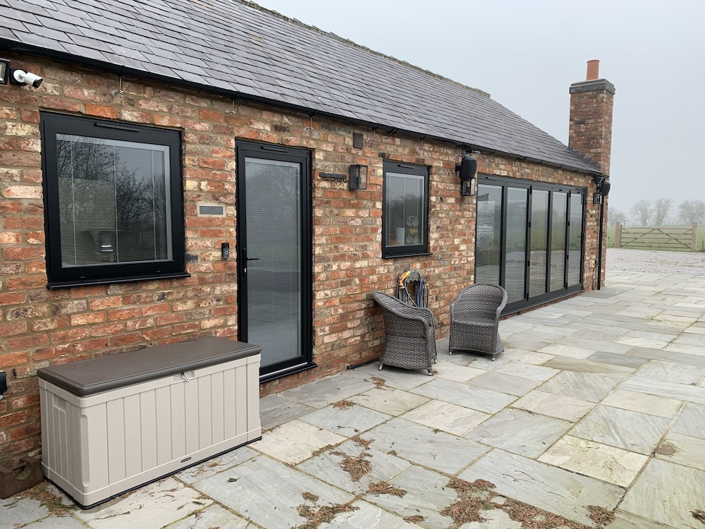 luxury studio cottage at foot of yorkshire wolds