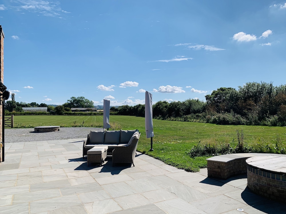 luxury studio cottage at foot of yorkshire wolds