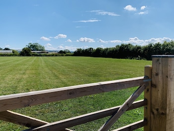 luxury studio cottage at foot of yorkshire wolds