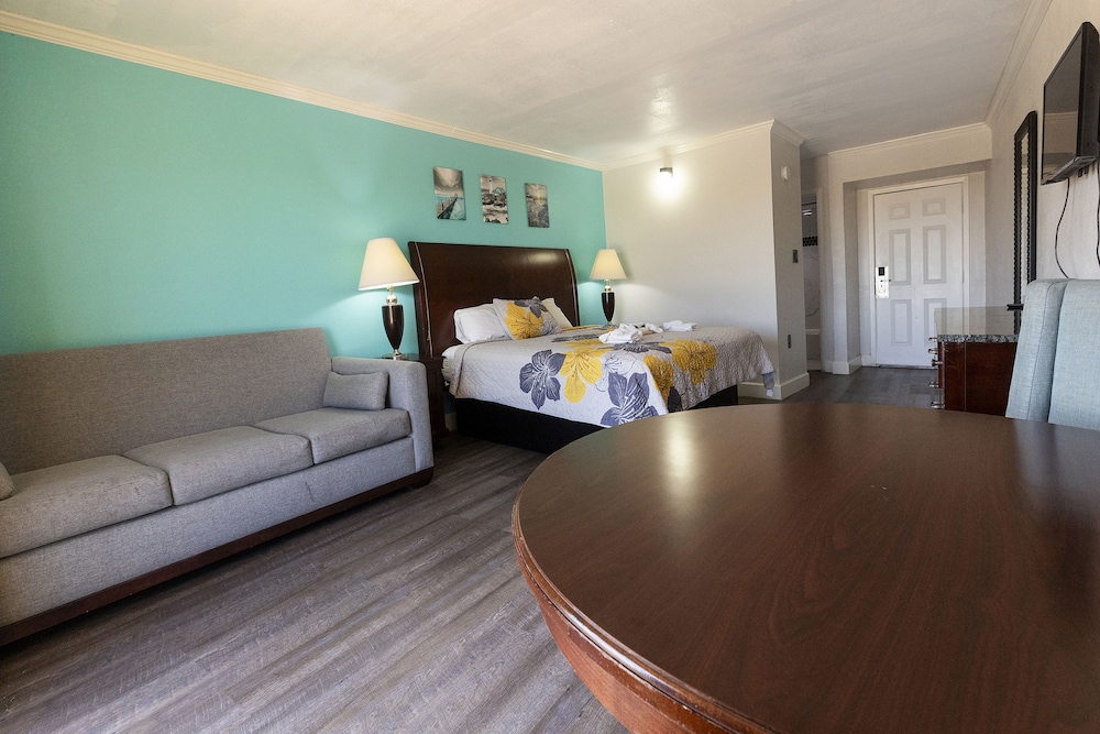 crystal palace resort