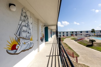crystal palace resort