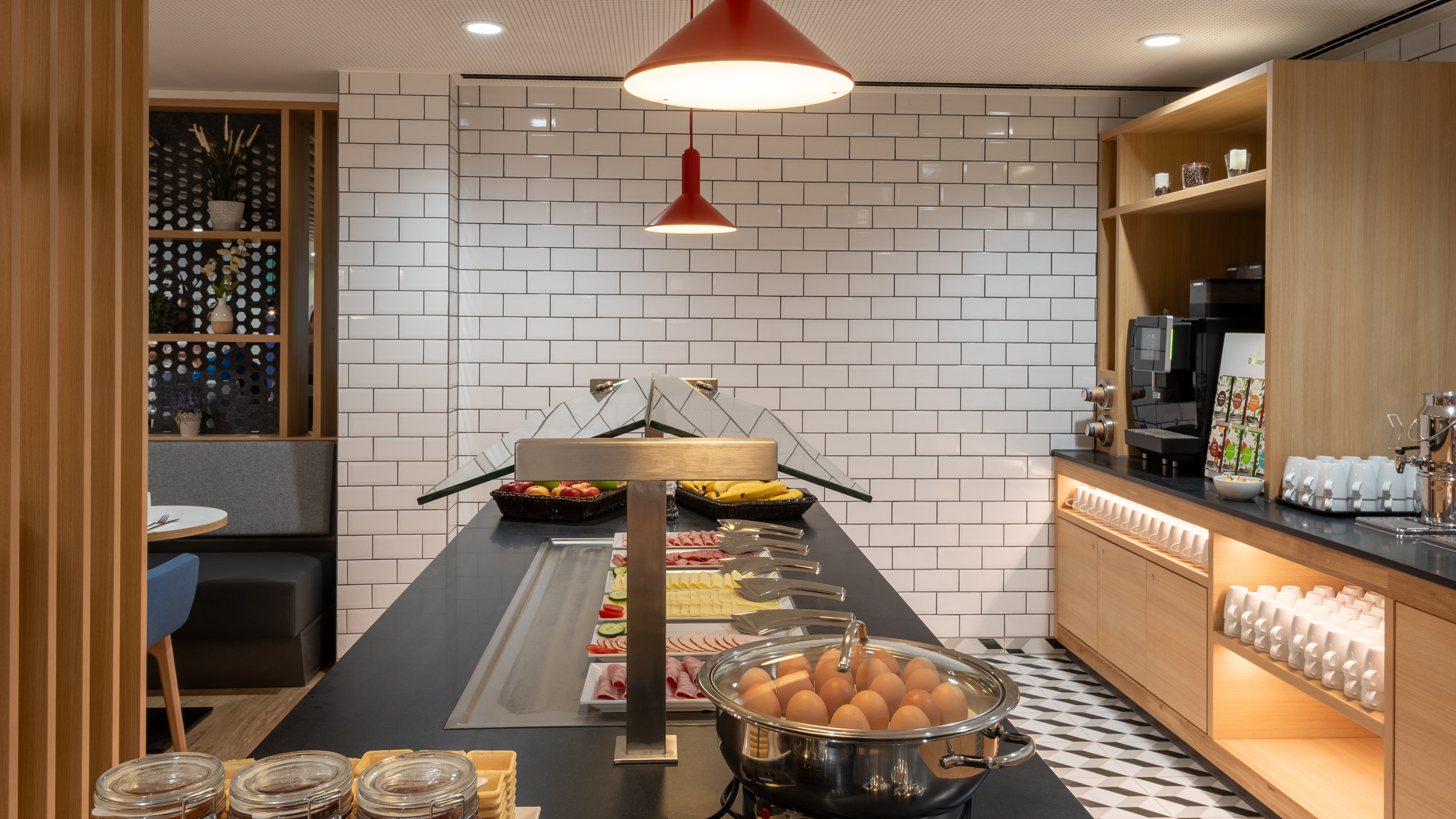 holiday inn express hamburg south a7 as42 an ihg hotel