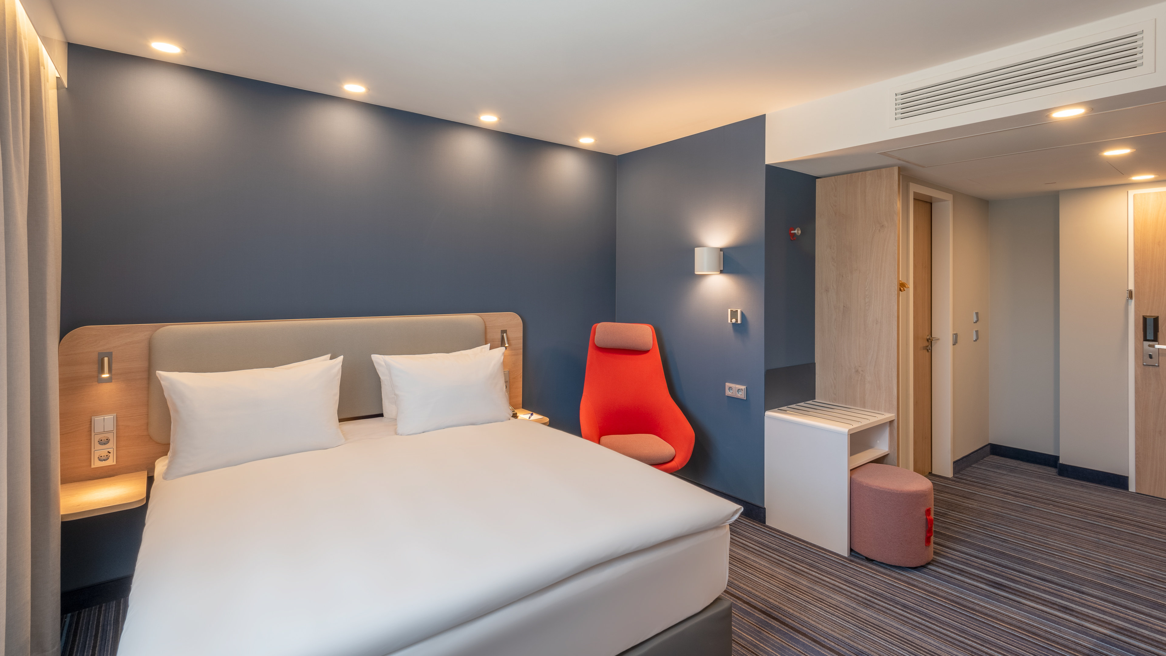 holiday inn express hamburg south a7 as42 an ihg hotel