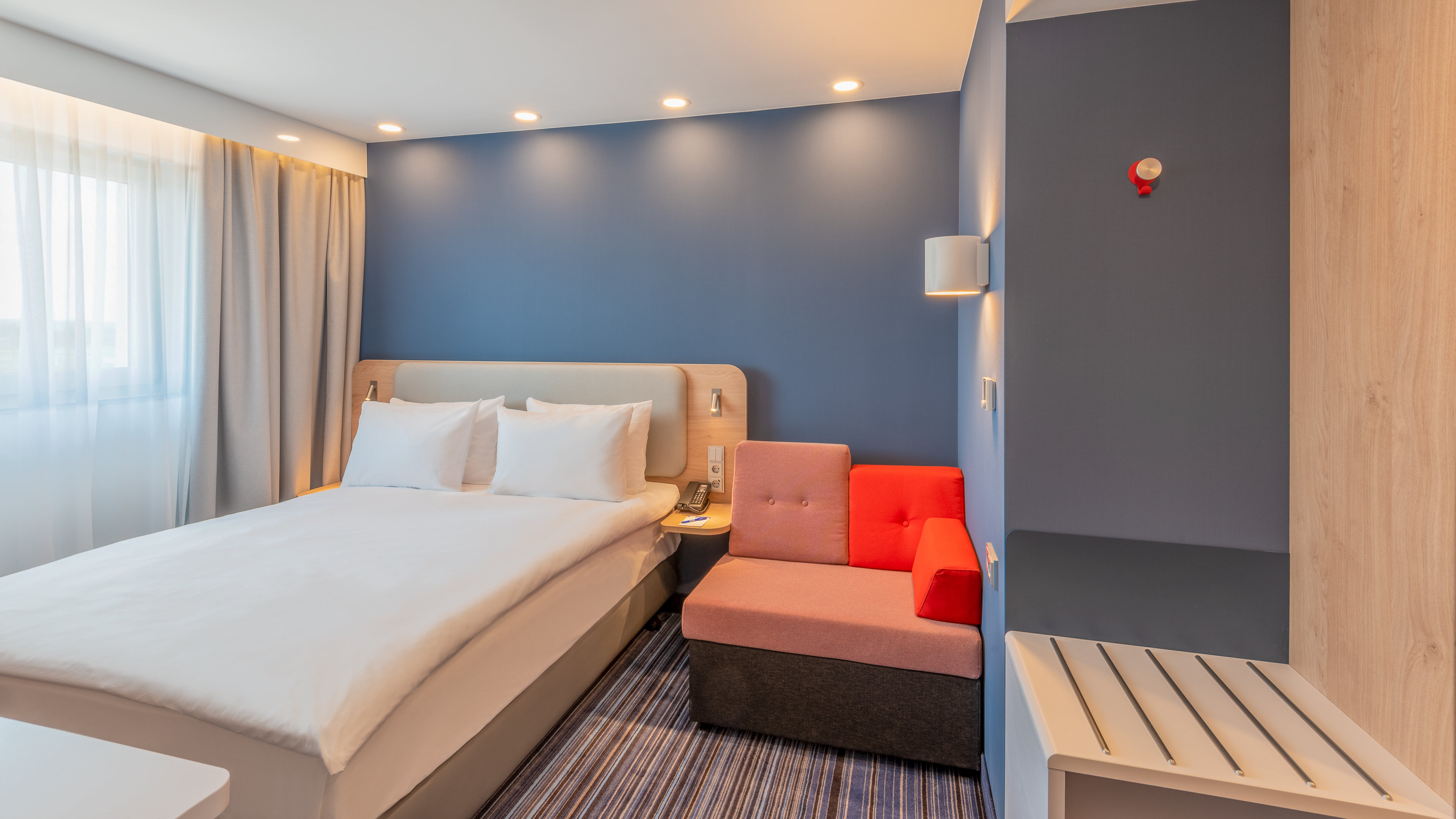 holiday inn express hamburg south a7 as42 an ihg hotel