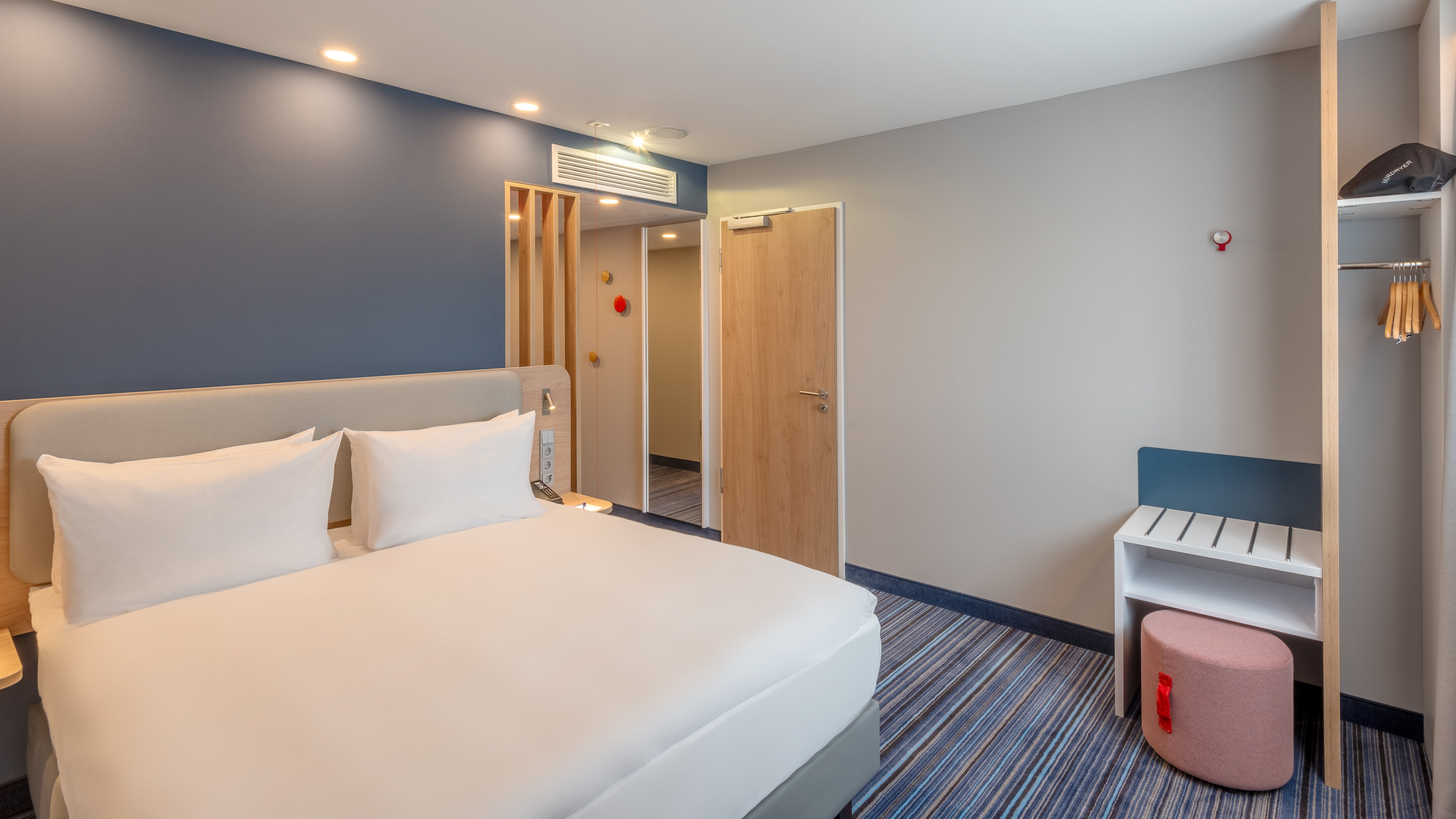 holiday inn express hamburg south a7 as42 an ihg hotel