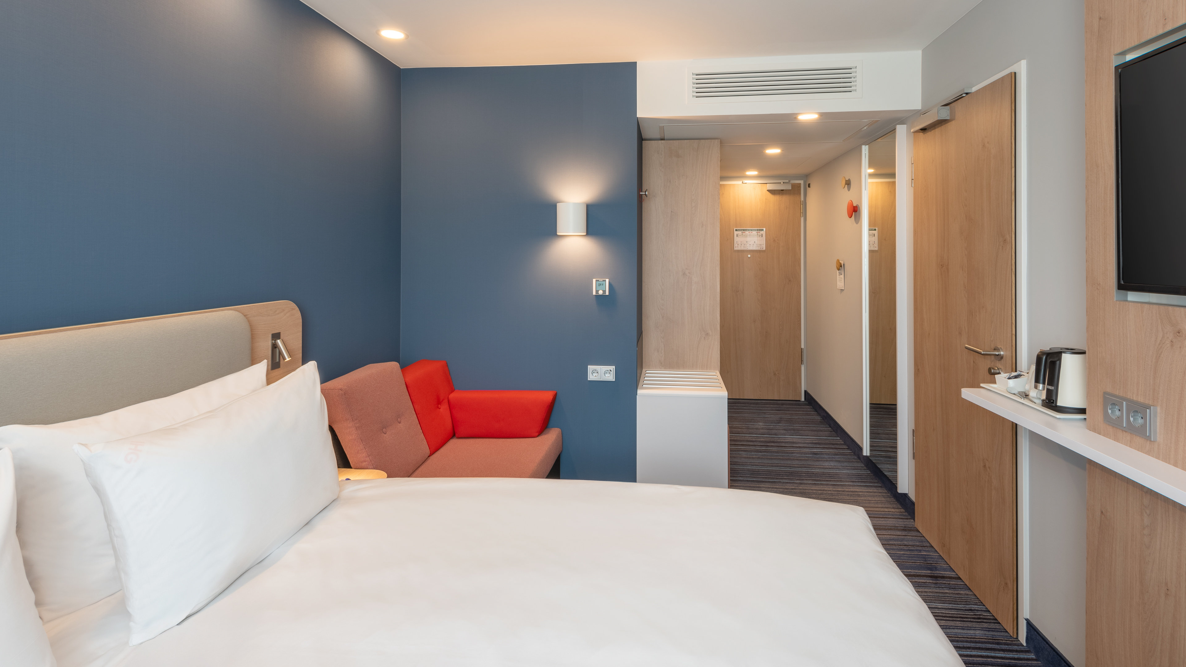 holiday inn express hamburg south a7 as42 an ihg hotel