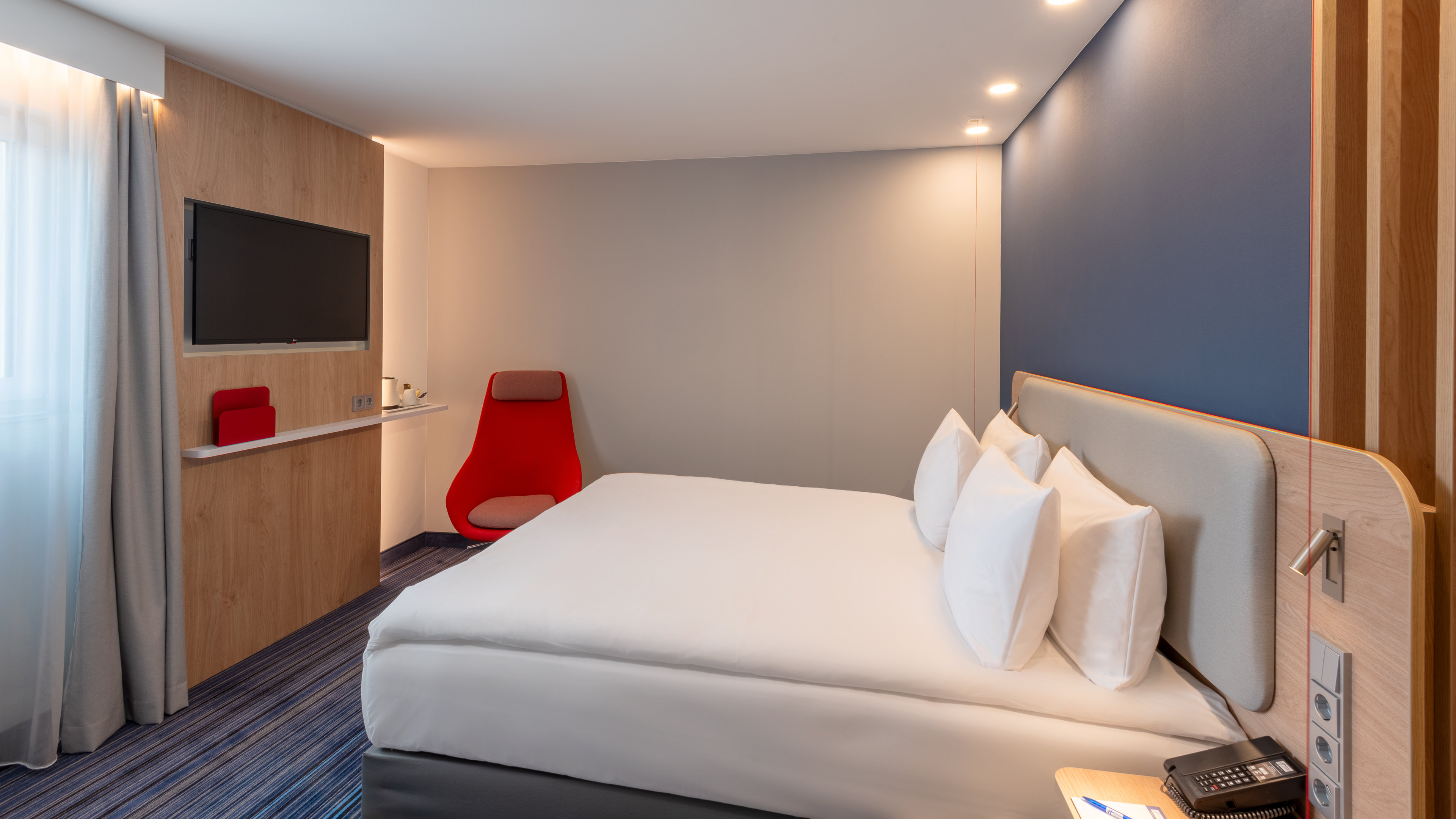 holiday inn express hamburg south a7 as42 an ihg hotel