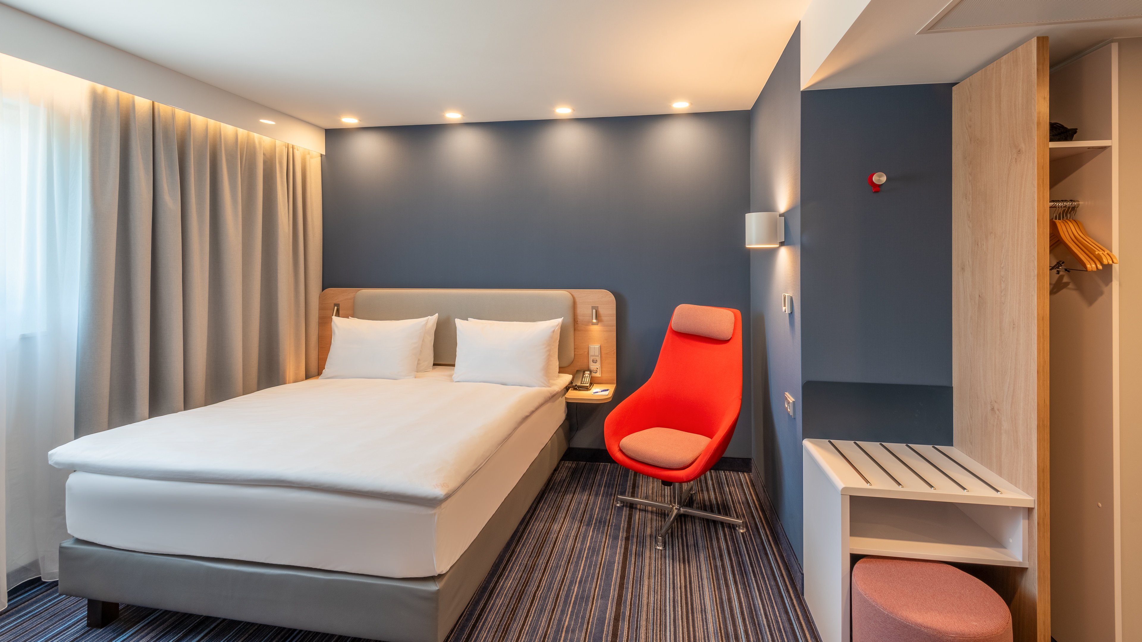 holiday inn express hamburg south a7 as42 an ihg hotel