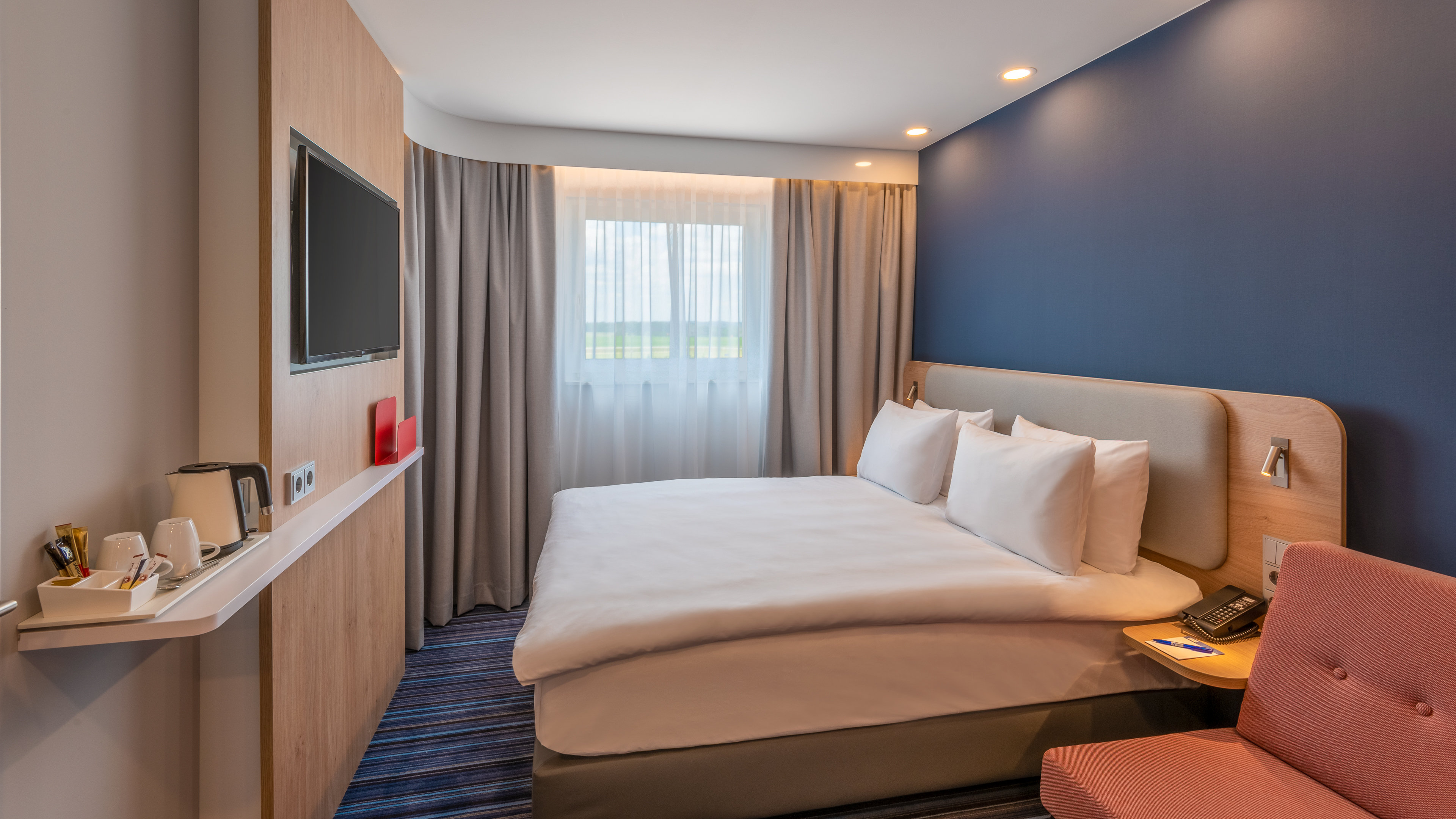 holiday inn express hamburg south a7 as42 an ihg hotel