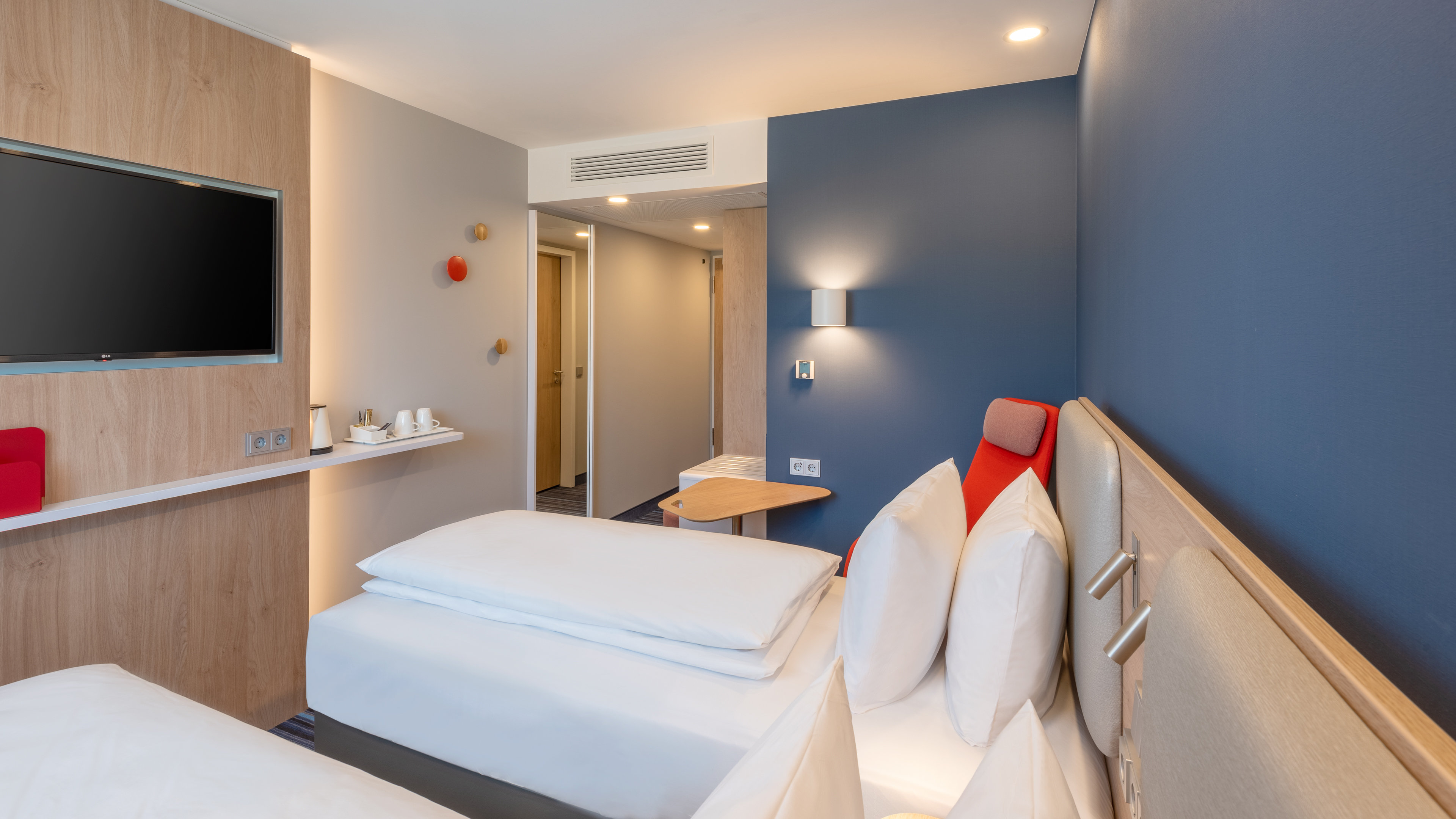 holiday inn express hamburg south a7 as42 an ihg hotel