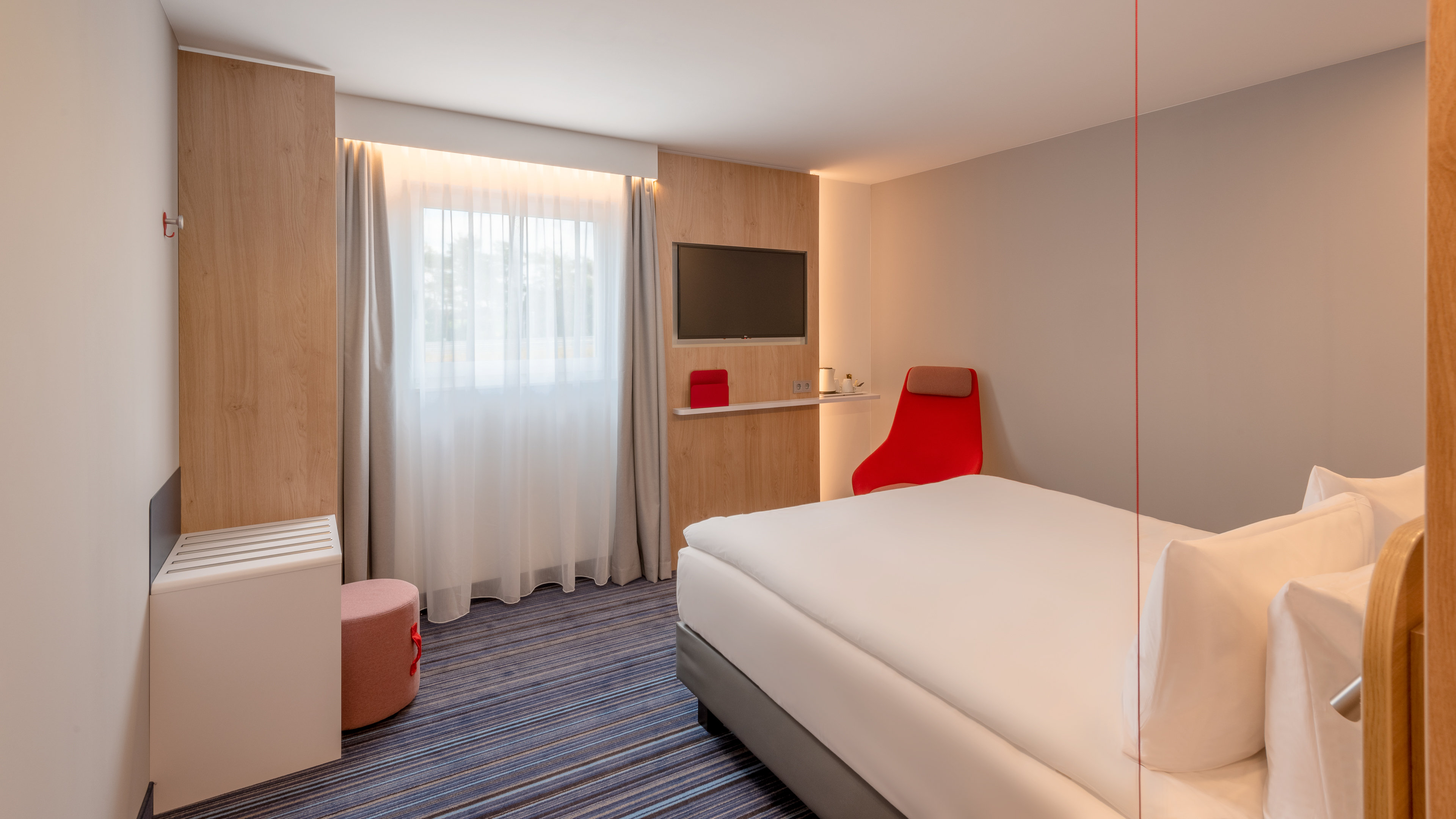 holiday inn express hamburg south a7 as42 an ihg hotel