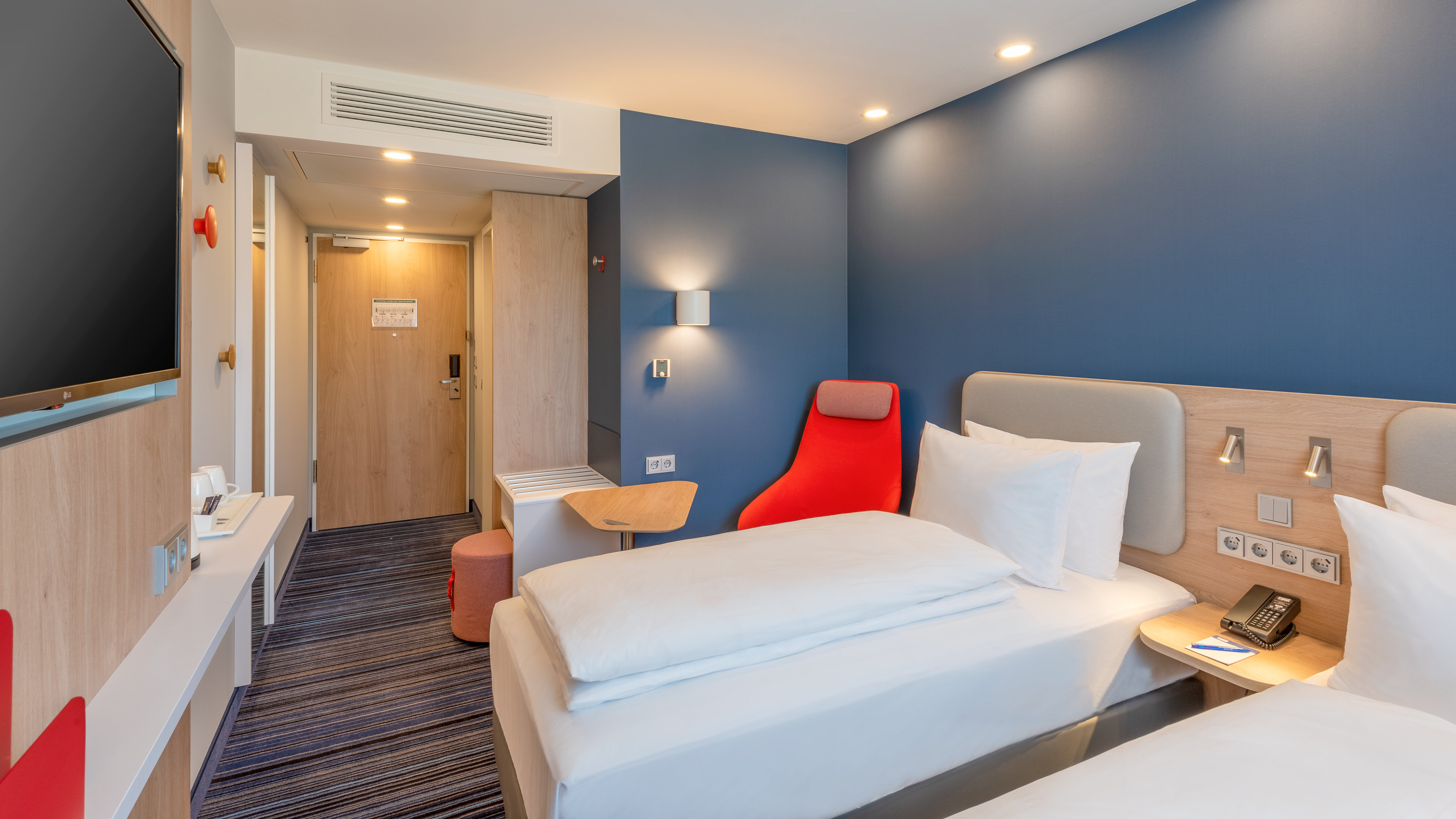 holiday inn express hamburg south a7 as42 an ihg hotel