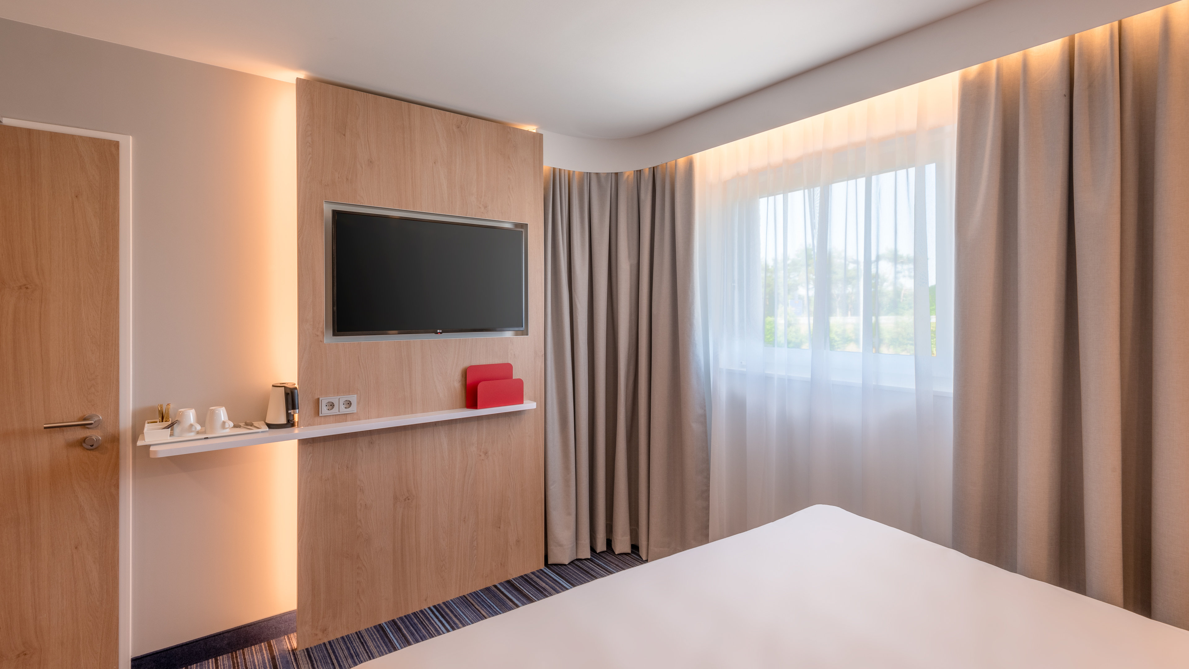 holiday inn express hamburg south a7 as42 an ihg hotel