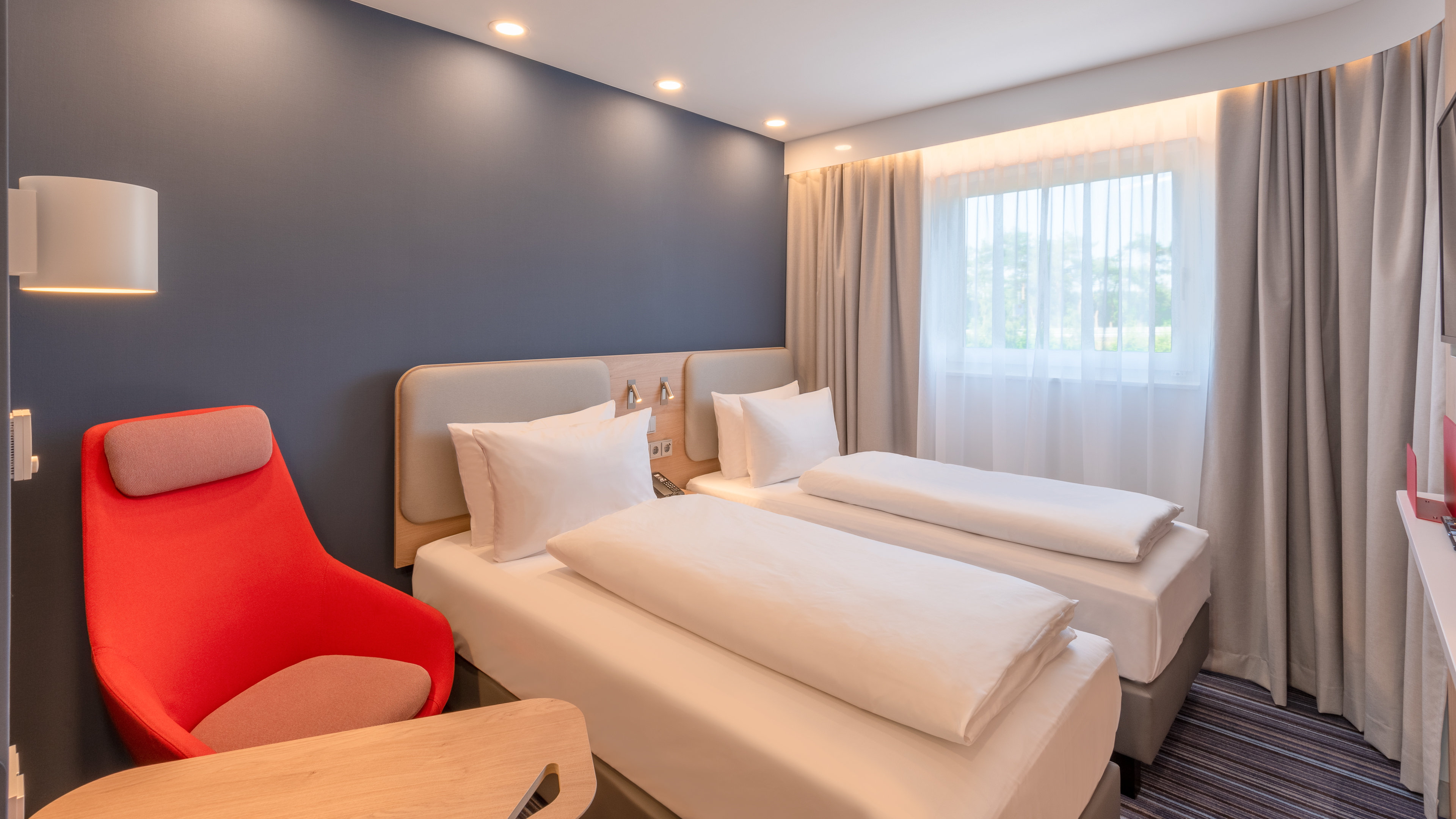holiday inn express hamburg south a7 as42 an ihg hotel