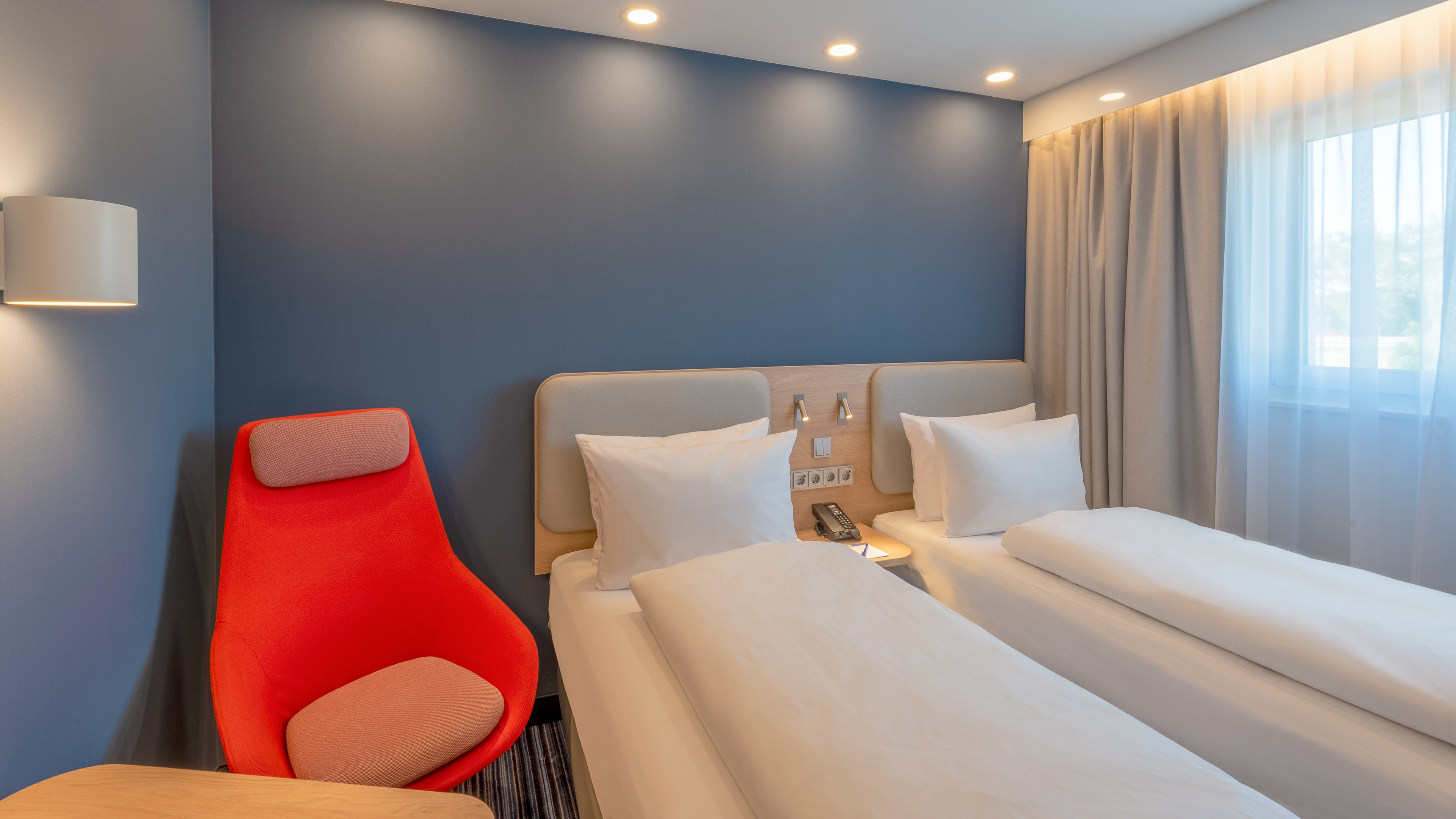 holiday inn express hamburg south a7 as42 an ihg hotel