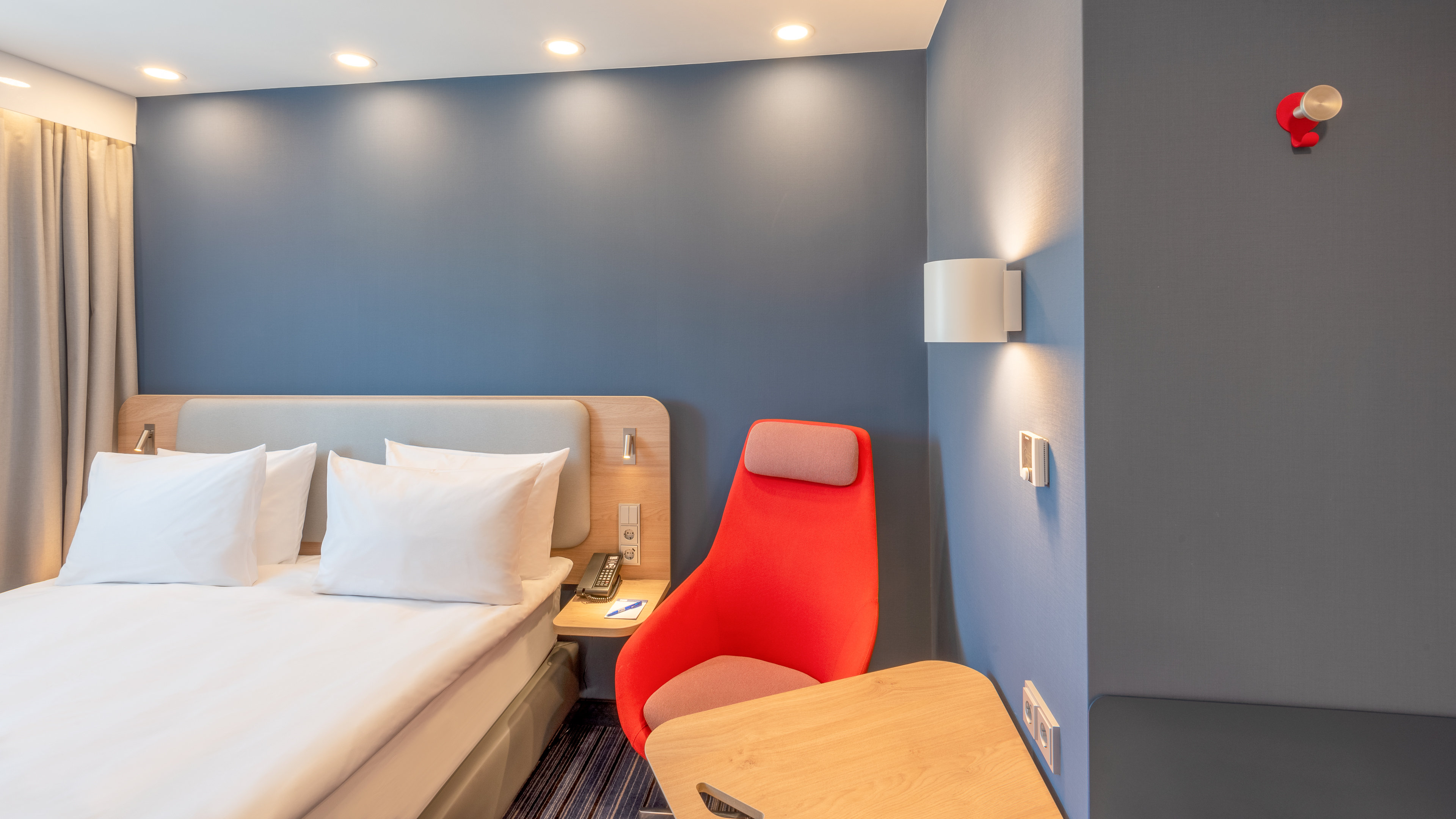holiday inn express hamburg south a7 as42 an ihg hotel