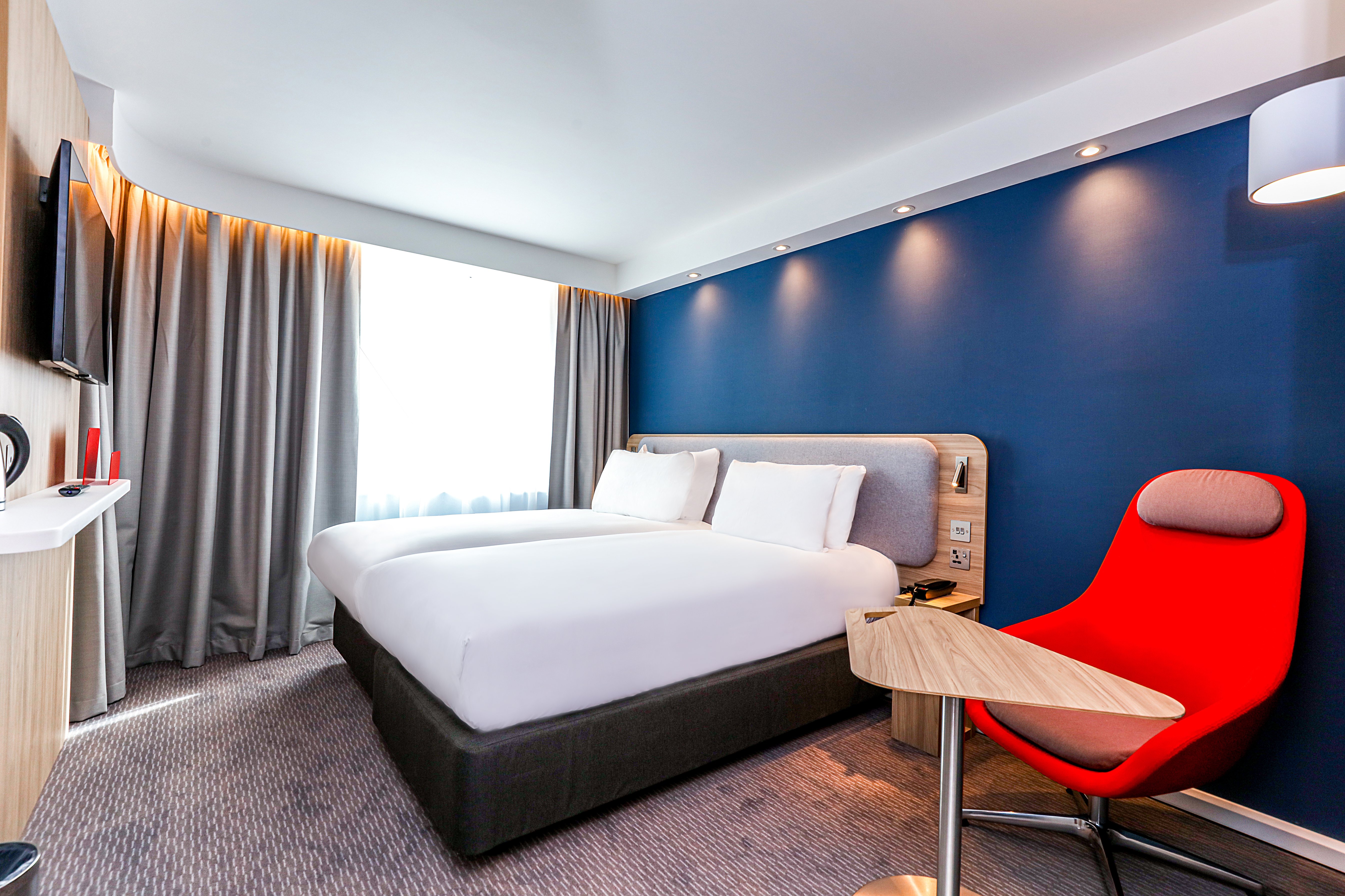 holiday inn express hamburg south a7 as42 an ihg hotel