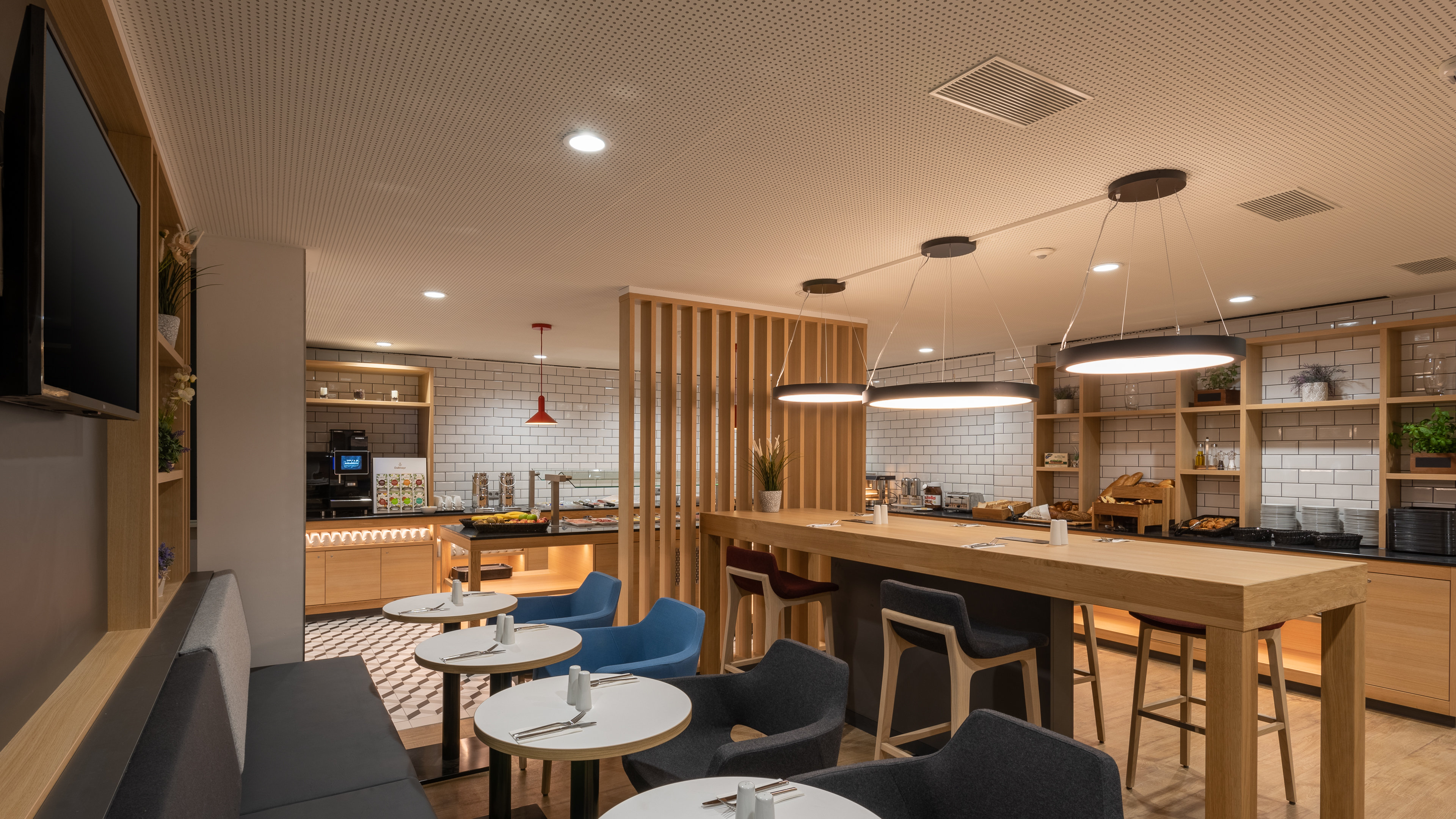 holiday inn express hamburg south a7 as42 an ihg hotel