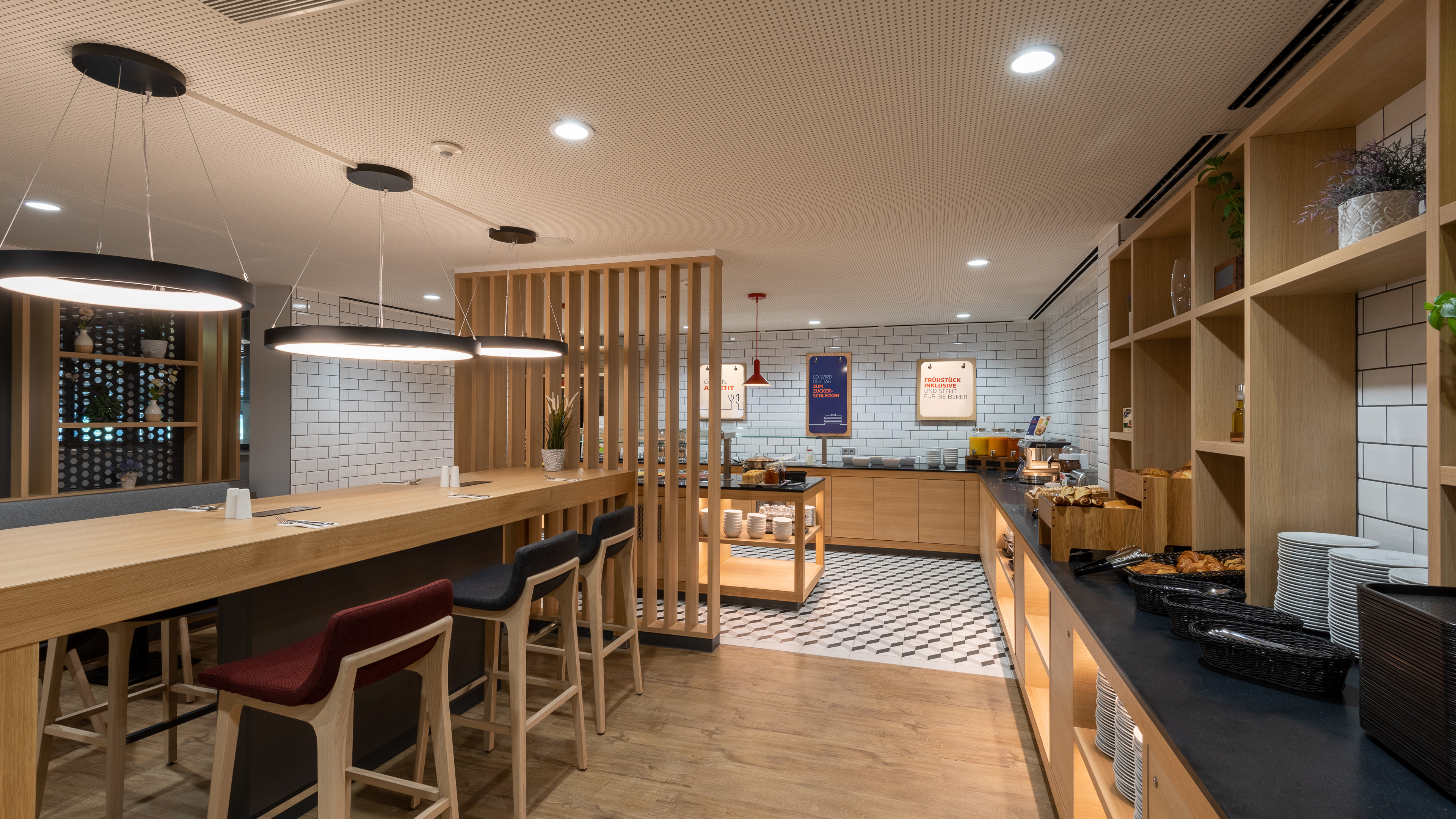 holiday inn express hamburg south a7 as42 an ihg hotel