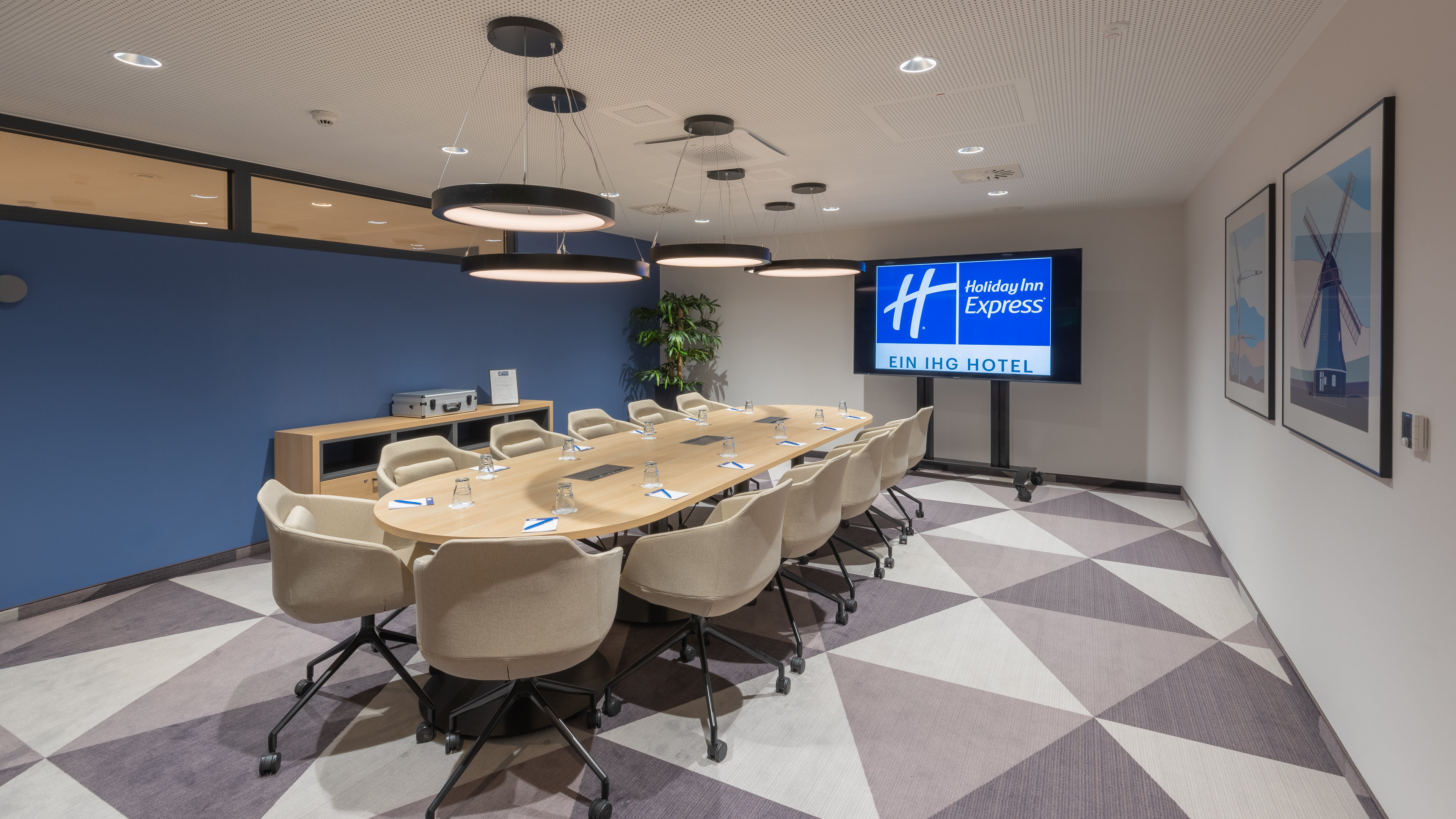 holiday inn express hamburg south a7 as42 an ihg hotel