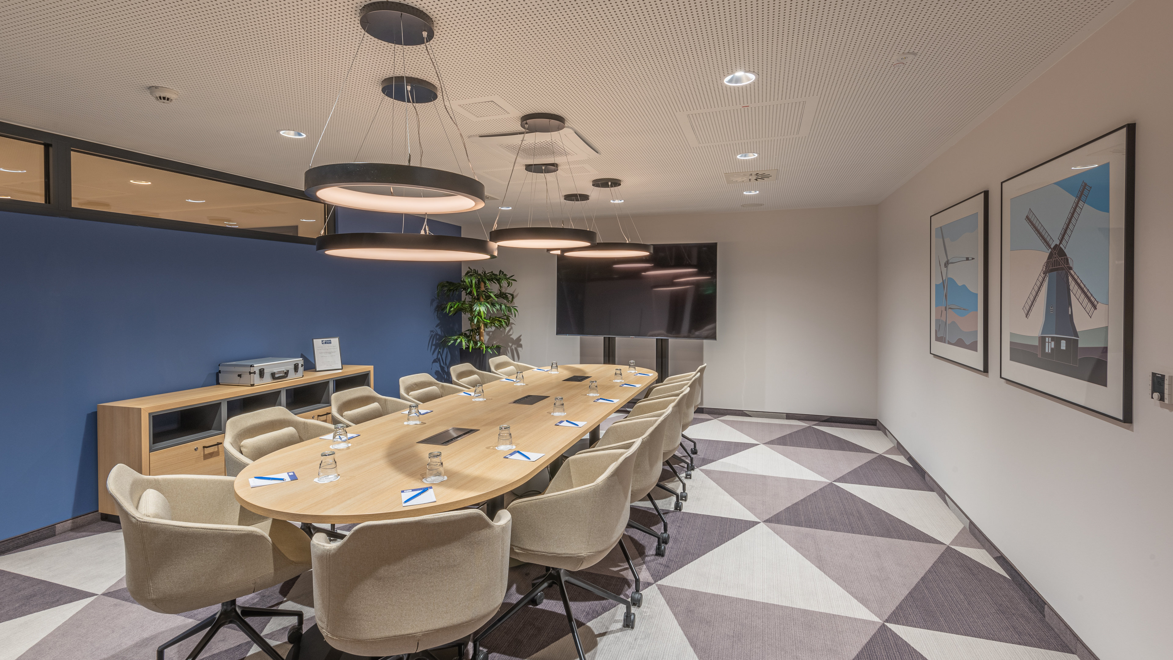 holiday inn express hamburg south a7 as42 an ihg hotel
