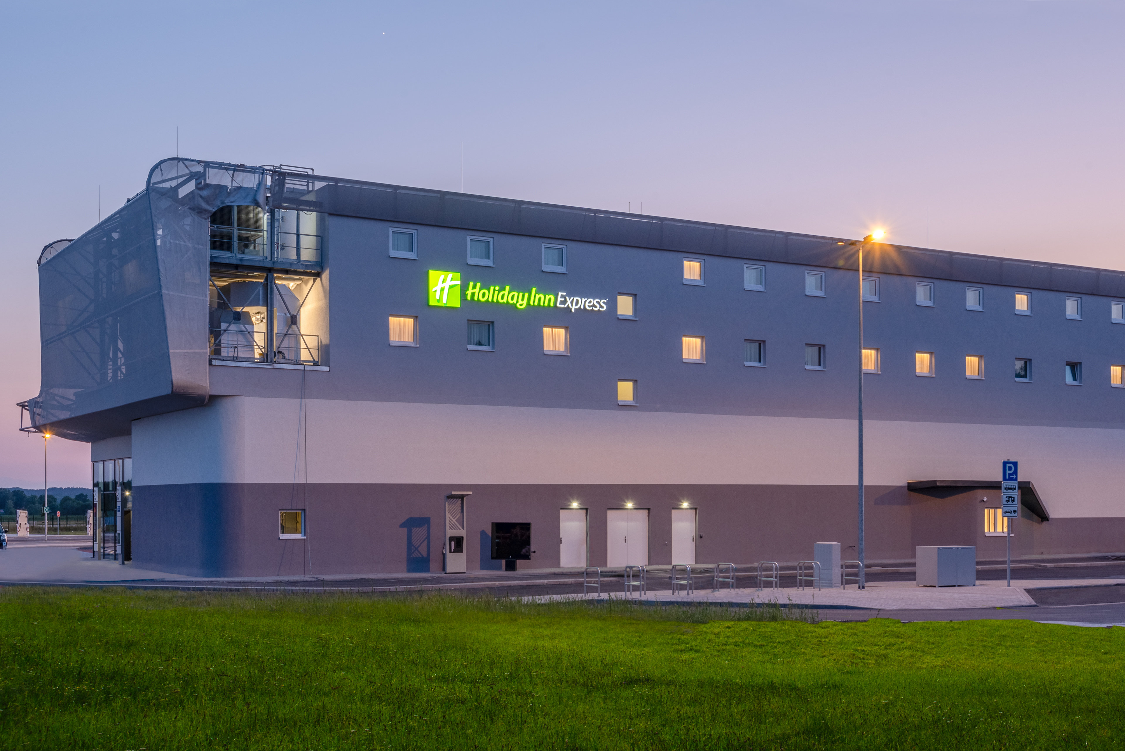 holiday inn express hamburg south a7 as42 an ihg hotel