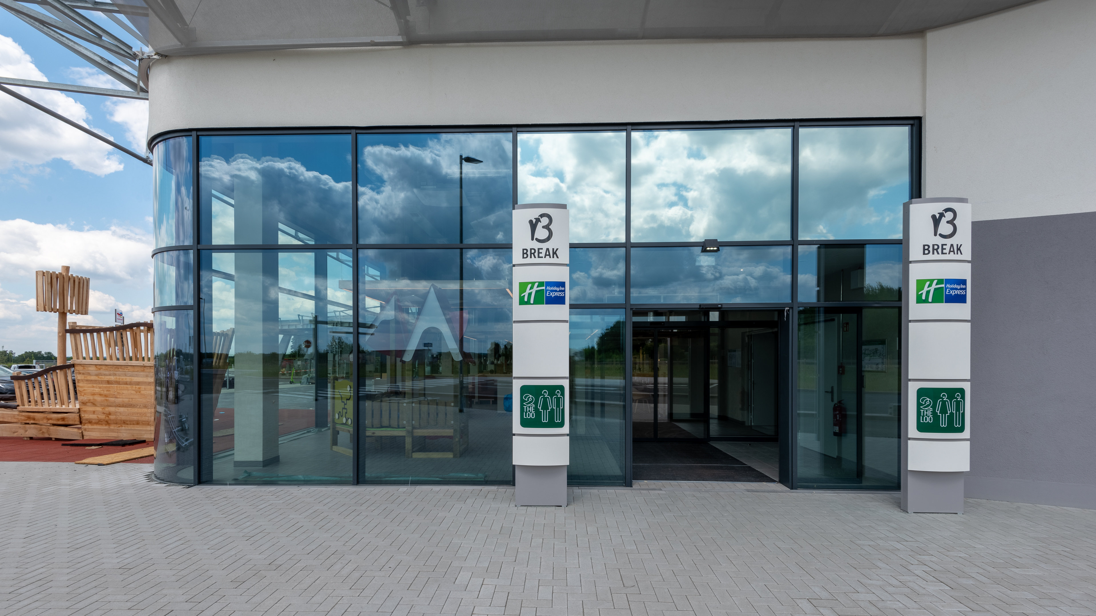 holiday inn express hamburg south a7 as42 an ihg hotel