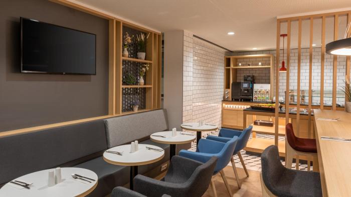 holiday inn express hamburg south a7 as42 an ihg hotel