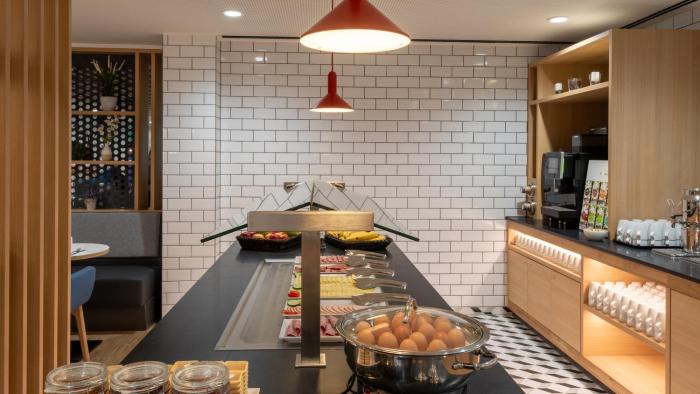 holiday inn express hamburg south a7 as42 an ihg hotel