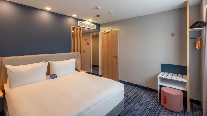 holiday inn express hamburg south a7 as42 an ihg hotel
