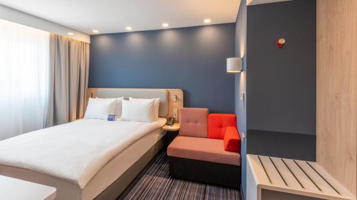 holiday inn express hamburg south a7 as42 an ihg hotel