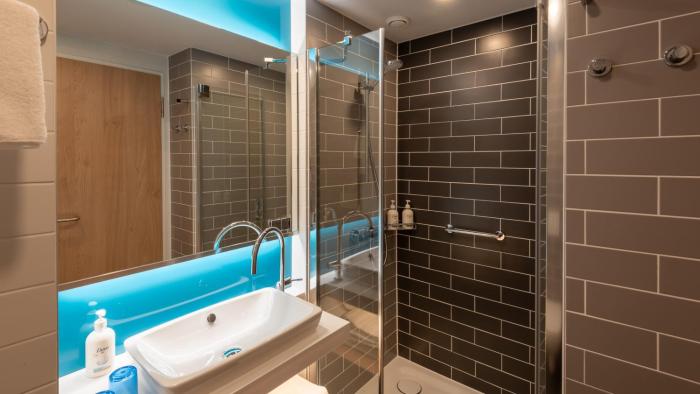 holiday inn express hamburg south a7 as42 an ihg hotel