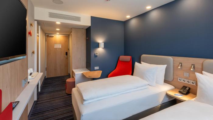 holiday inn express hamburg south a7 as42 an ihg hotel