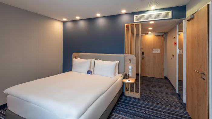 holiday inn express hamburg south a7 as42 an ihg hotel