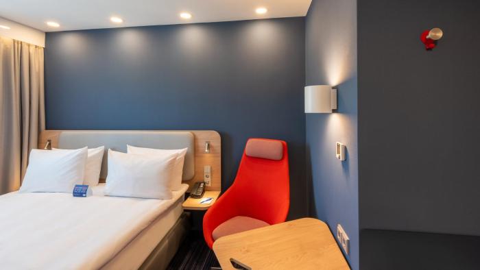 holiday inn express hamburg south a7 as42 an ihg hotel