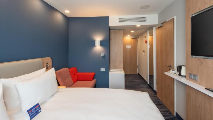 holiday inn express hamburg south a7 as42 an ihg hotel