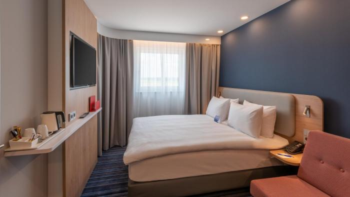 holiday inn express hamburg south a7 as42 an ihg hotel