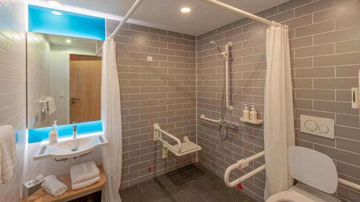 holiday inn express hamburg south a7 as42 an ihg hotel