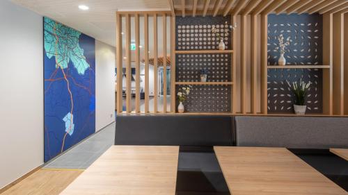 holiday inn express hamburg south a7 as42 an ihg hotel