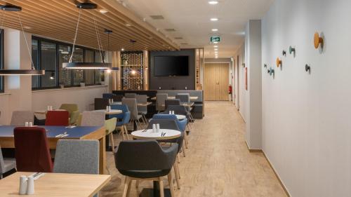 holiday inn express hamburg south a7 as42 an ihg hotel