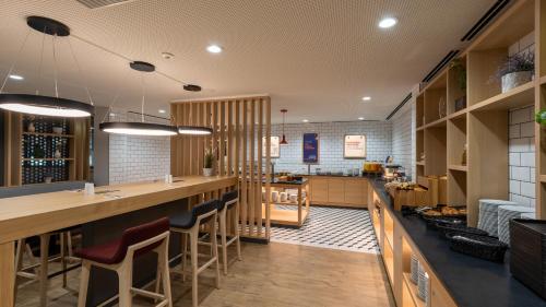 holiday inn express hamburg south a7 as42 an ihg hotel