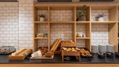 holiday inn express hamburg south a7 as42 an ihg hotel