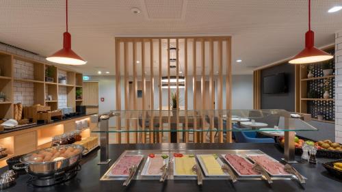 holiday inn express hamburg south a7 as42 an ihg hotel